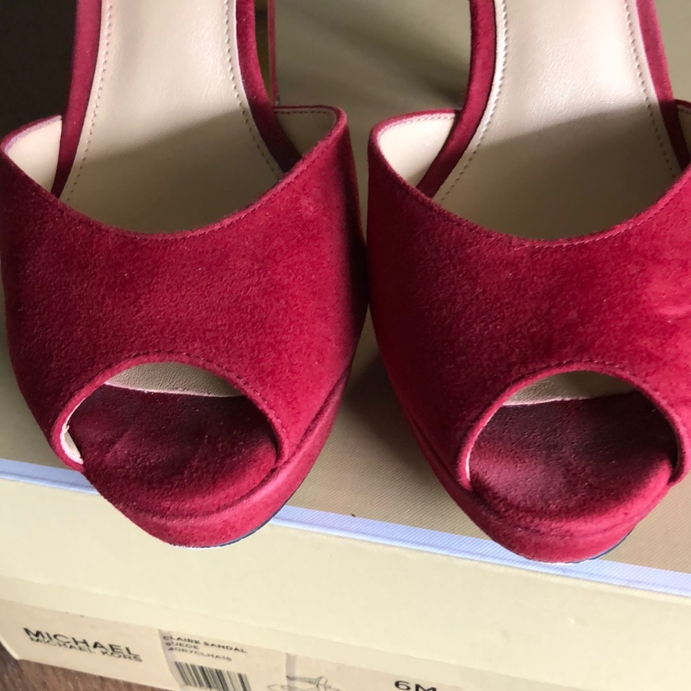 Shoes - Picture 4 of 6